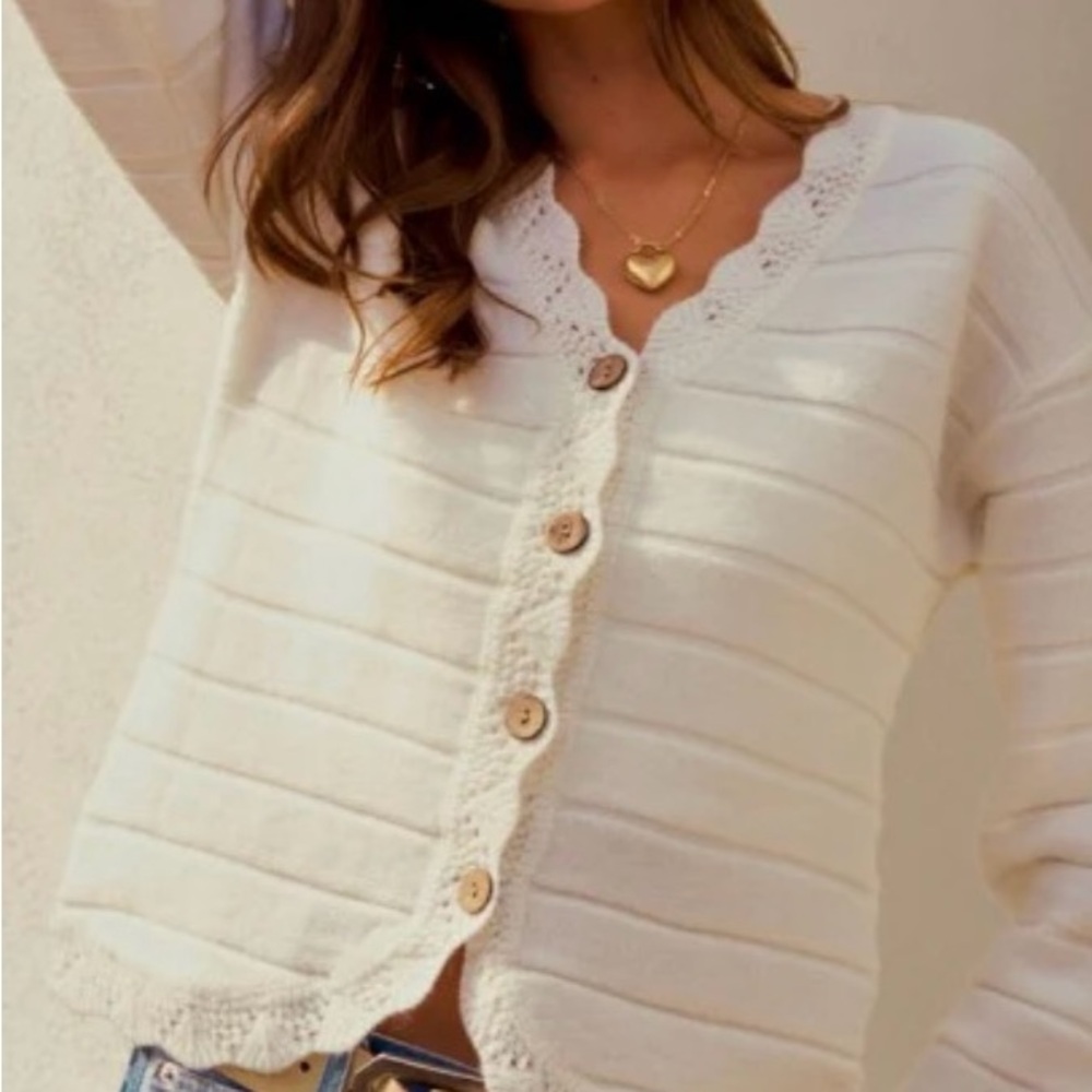 Chic Scalloped Cream Cardigan